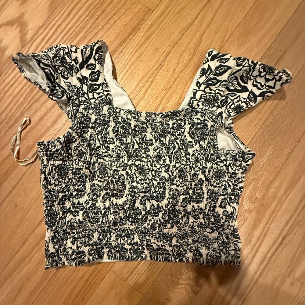 Midnight Sky Women's Large Black Floral Linen Flutter Sleeve Cropped Top - Picture 5 of 6